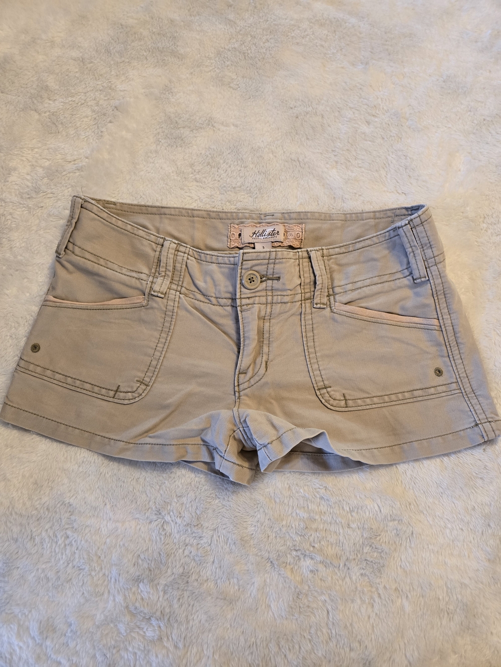 Hollister Women's Beige Low-Rise Cotton Blend Short Shorts